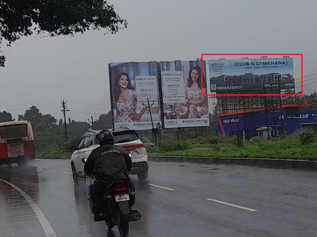 mumbai road hoarding